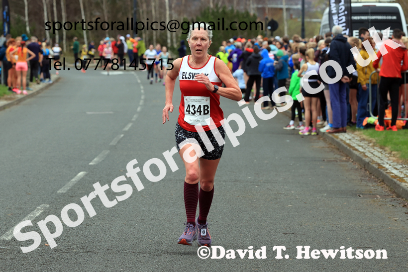Senior Womens relay, 2026 Elswick Harriers Good Friday Road Relays and Young Athletes, Newburn,  Newcastle upon Tyne. Photo: David T. Hewitson/Sports for All Pics